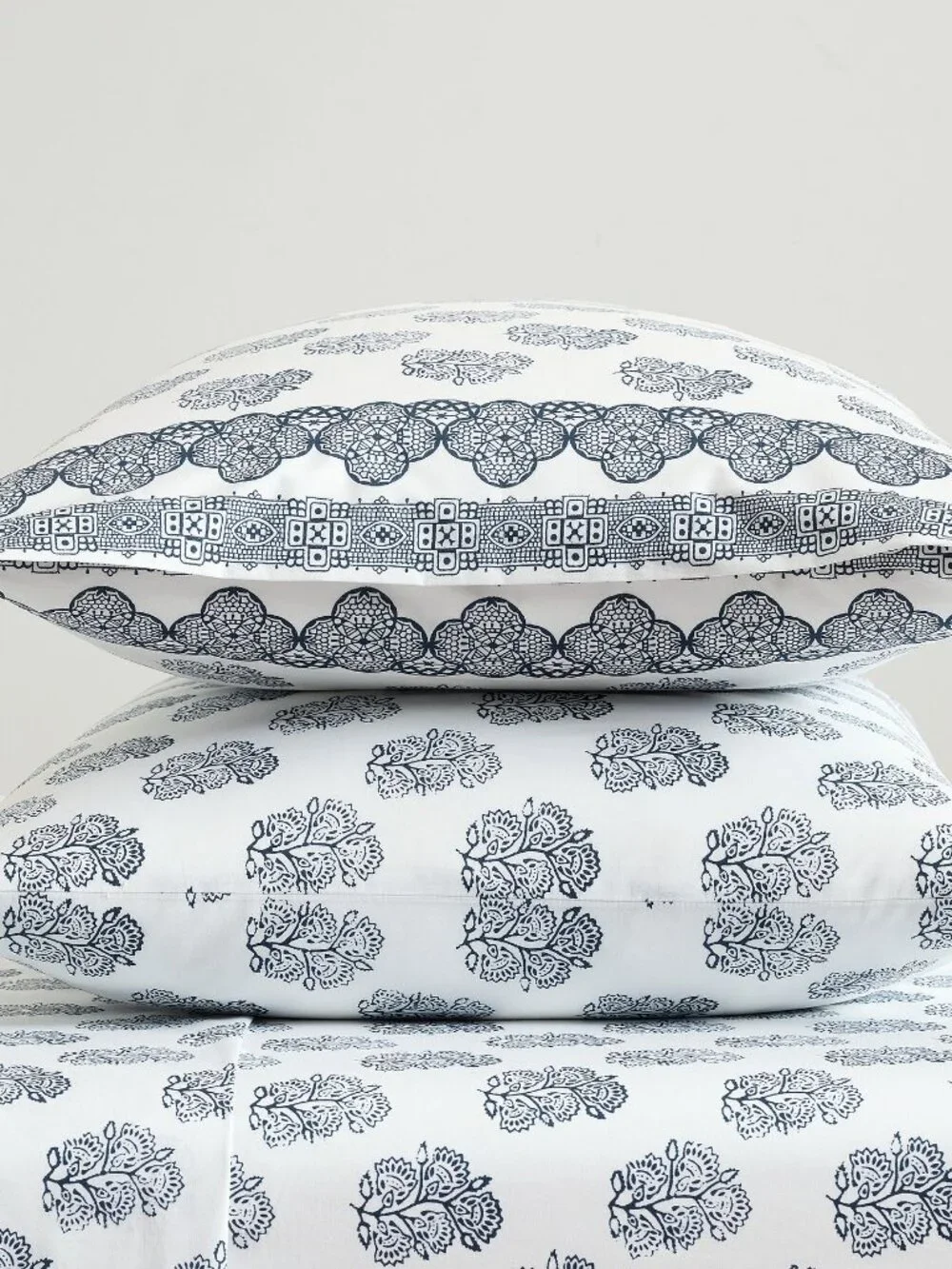 Roller Rabbit Paisley Block Blue Floral Pillowcases Covers Set of 2 Pottery Barn